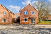 84648 7 Michael King Way Emmer Green (1) Low