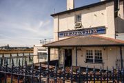 Traditional seafront pub and restaurant