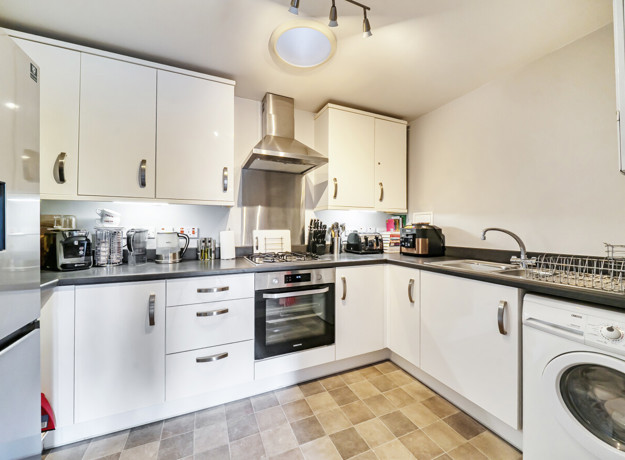 Fitted kitchen with oven, hob, extractor hood, appliances and worktops