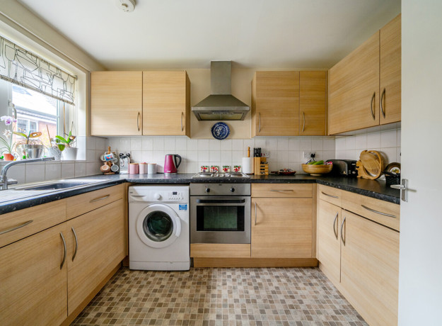 1328347 12 6878E9a558c47