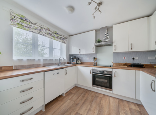 1442330 13 69E25b5389618