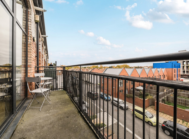 1375636 10 6908A32fae2d3