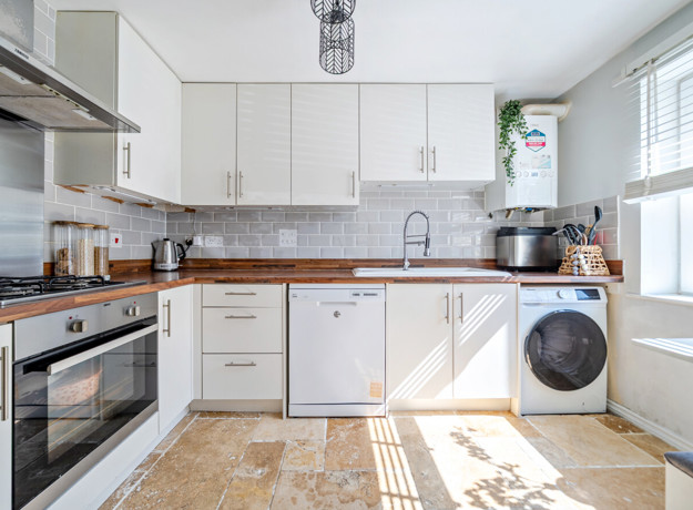 1439522 2 69D652bac8322