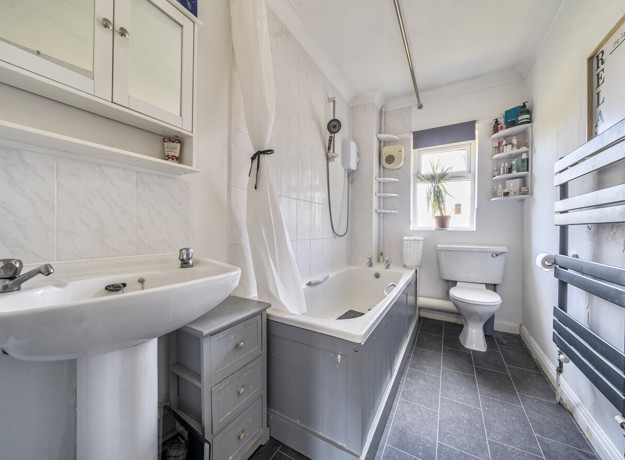 1364014 3 68E556f10b872