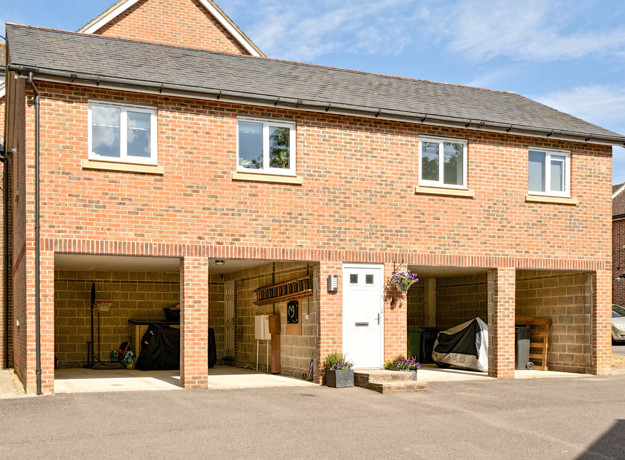 1326214 2 687A6b942f54f