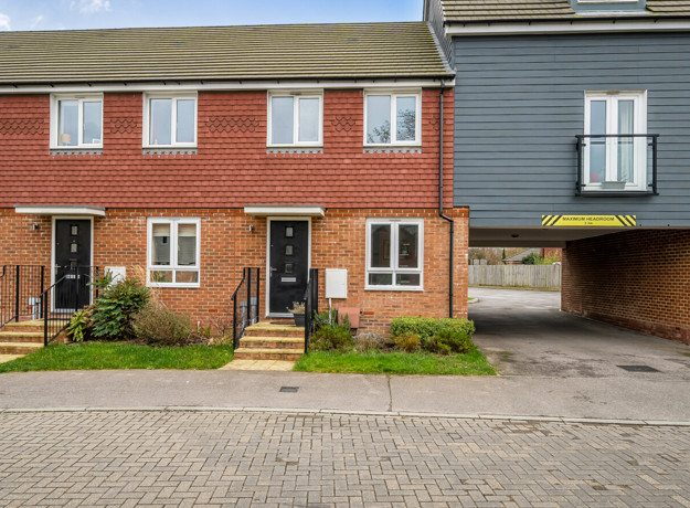 1418523 16 699C62688f89f