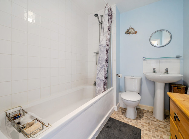 1328347 6 6878E65d6e8e2