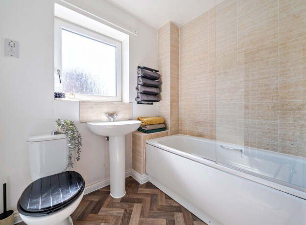 1439522 11 69D653827472b