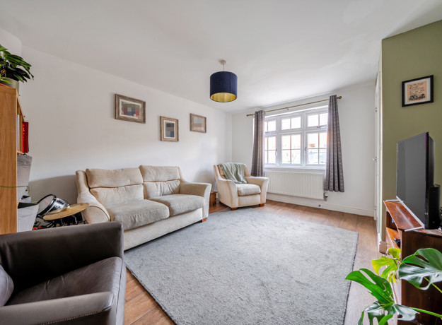 1381972 17 6915D155153ef