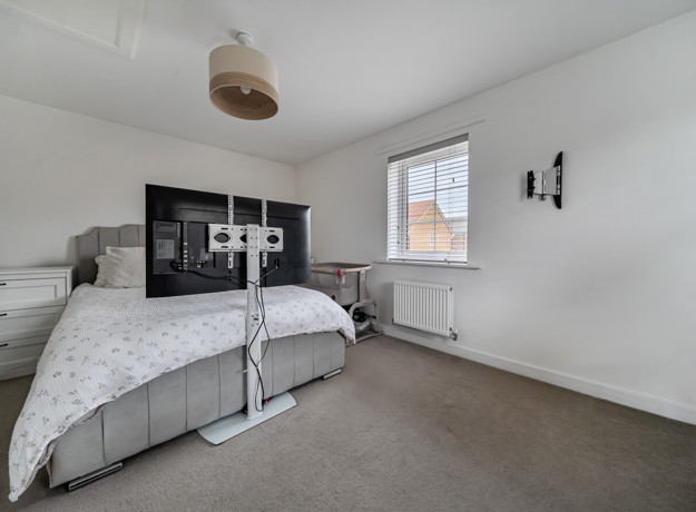 1418516 11 699C65ce09070