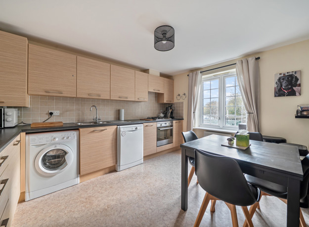 1375746 8 690A021118c75