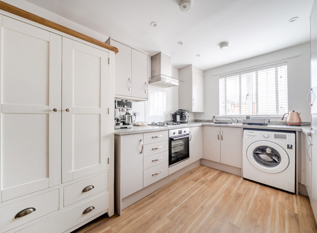 1385813 7 693808F8ada51